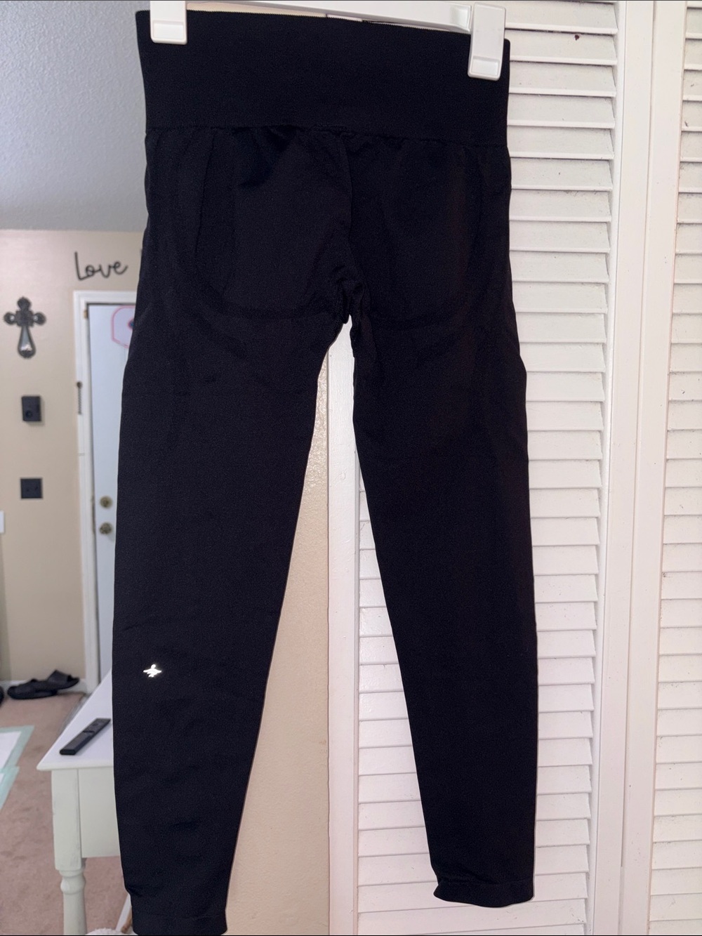 Halara compression leggings - Picture 5 of 9